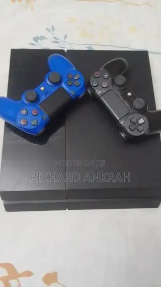 Sony PlayStation 4 Fat 500GB + 2 Controllers + Games