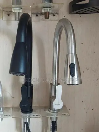 Luxury 360° Rotation Pullout Hot and Cold Kitchen Faucet