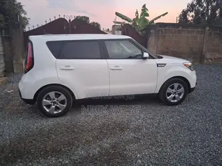 Kia Soul Hatchback 2019 White