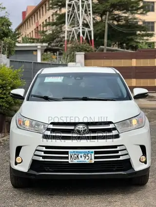 Toyota Highlander LE 2019 White
