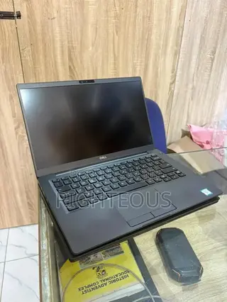 Laptop Dell Latitude 7400 8GB Intel Core i5 SSHD (Hybrid) 256GB