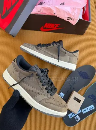 Travis Scott X Jordan 1 Low Mocha