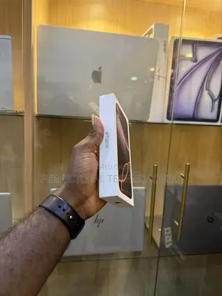 New Apple iPhone 16 Pro Max 256 GB Gold