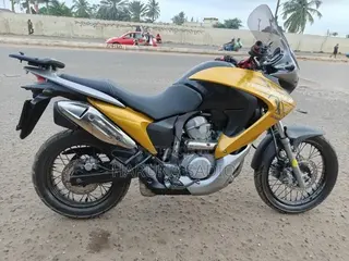 Honda 2014 Yellow