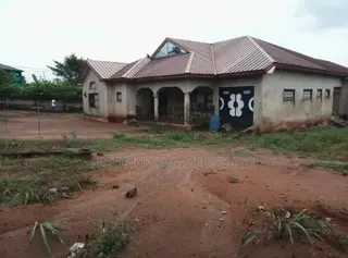 5bdrm House in Brother K Estate, Kumasi Metropolitan for sale