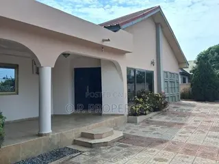 4bdrm House in Kwabenya Hills, Accra Metropolitan for sale