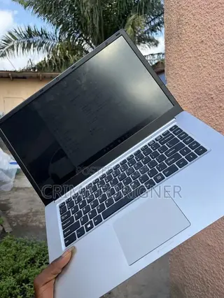 Laptop 4GB Intel SSD 256GB