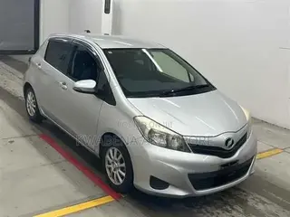 Toyota Vitz 1.3 FWD 5dr 2014 Silver