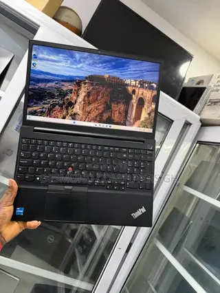 Laptop Lenovo ThinkPad E15 16GB Intel Core i5 SSD 512GB