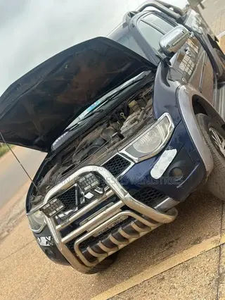 Mitsubishi L200 2015 Blue