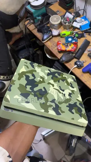 Playstation 4 Slim Camouflage