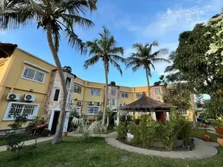 10bdrm Mansion in Seekers Realty, Labone for sale