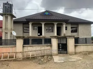 10bdrm House in Atonsu Esereso, Kumasi Metropolitan for sale