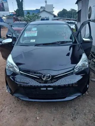 Toyota Vitz 2014 Burgundy