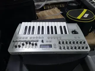 Novation Remote 25 Midi Keyboard