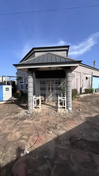 Self Gated Warehouse for Rent at a Roadside