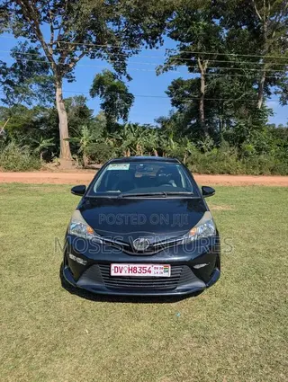 Toyota Vitz 1.3 FWD 5dr 2015 Black