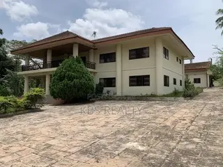 8bdrm Mansion in Ahodwo-Ridge, Kumasi Metropolitan for rent