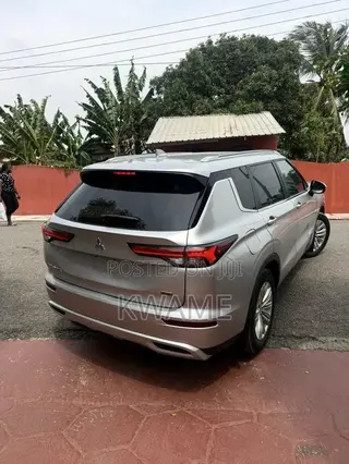 Mitsubishi Outlander SE 2024 Silver