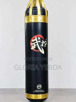 Heavy-Duty Hanging Punching Bag .