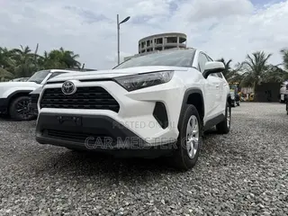 Toyota RAV4 LE AWD 2023 White