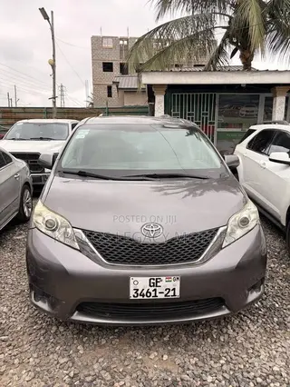 Toyota Sienna LE 7 Passenger 2011 Gray