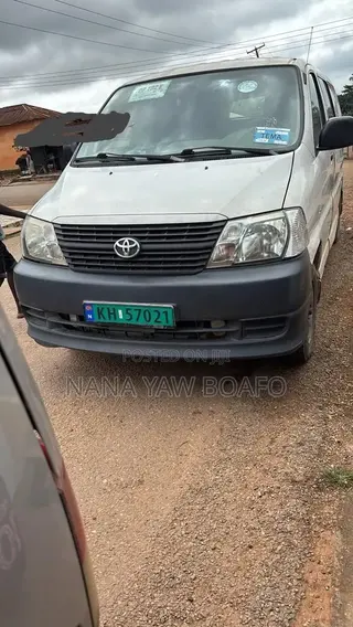 Toyota HiAce 2010 White
