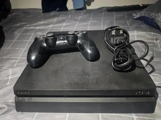 Playstation 4 Slim
