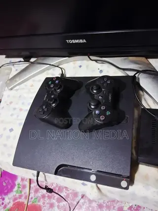 PS3 Slim Jailbreak With 2 Pads and 17games +500gig HDD and a Cable