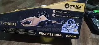 Electric Chainsaw Machine