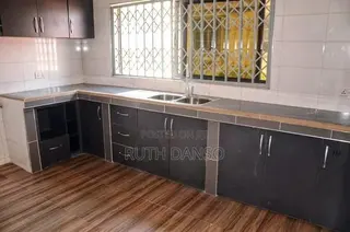 2bdrm Block of Flats in Sugar Loaf, Baatsona Total for rent