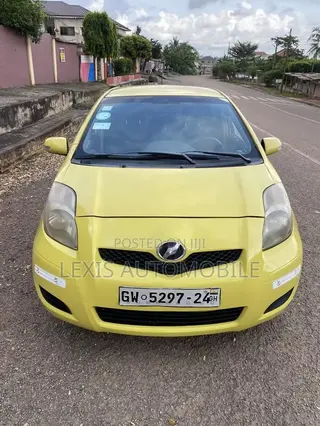 Toyota Vitz 1.3 FWD 5dr 2010 Yellow