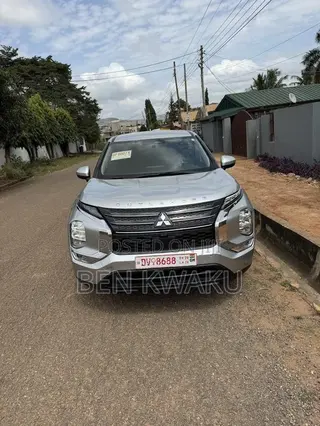 Mitsubishi Outlander SE 2022 Silver