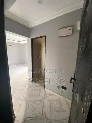 1bdrm Room & Parlour in Official Town for rent
