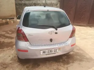 Toyota Vitz 2010 Silver