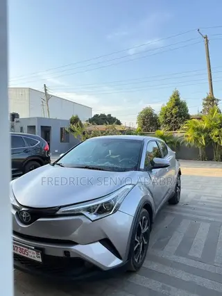 Toyota C-HR XLE FWD Sport Utility (2.0L 4cyl 2AM) 2018 Silver