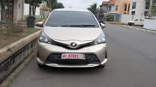 Toyota Vitz 1.3 FWD 3dr 2015 Gold