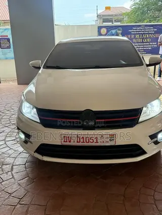 Volkswagen Passat SE 4dr Sedan (1.8L 4cyl Turbo 6A) 2015 White
