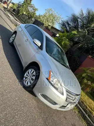 Nissan Sentra S 4dr Sedan (1.8L 4cyl CVT) 2014 Silver