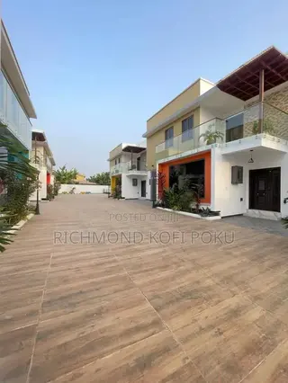 4bdrm Townhouse/Terrace in Kofis Realty, Baatsona Total for sale