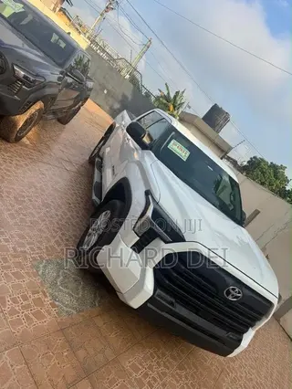 Toyota Tundra 2023 White