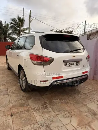 Nissan Pathfinder 2014 White