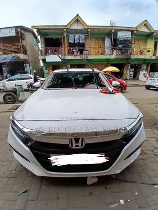 2019 Honda Accord Windscreen (Big Camera).