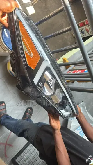 Hyundai Tucson 2018,2019, 2020 Headlight Available