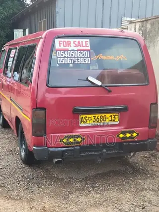 Nissan Caravan (Urvan) 2005 Red
