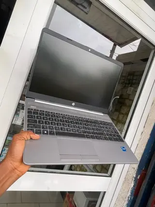 New Laptop HP 250 G8 8GB Intel Core i7 SSD 512GB
