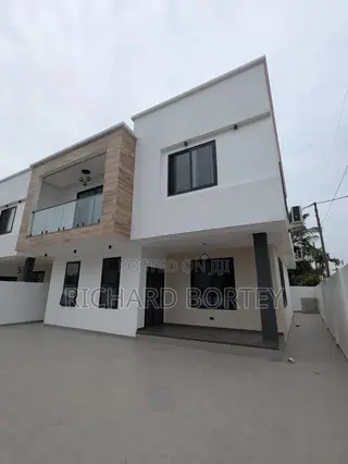 3bdrm House in Baatsona Total for rent