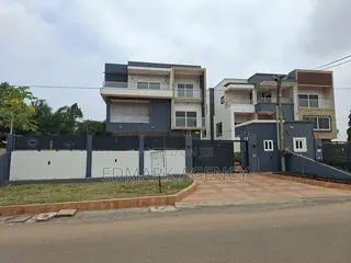 5bdrm House in East Airport, Accra Metropolitan for sale