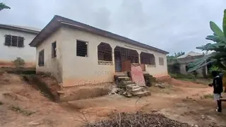 3bdrm House in Nkawkaw, Kyidom,, Kwahu West for sale