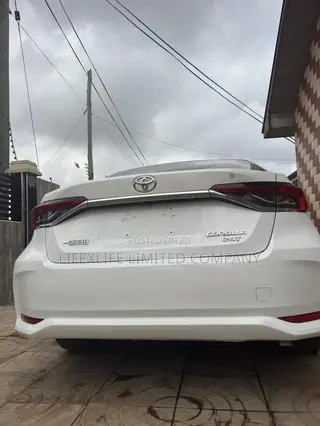 Toyota Corolla LE 2023 White